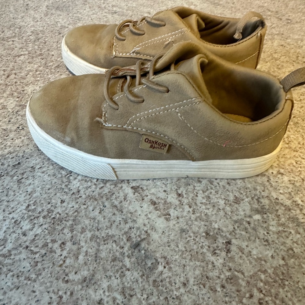 OshKosh B'gosh boys toddler tan shoes  size 10
